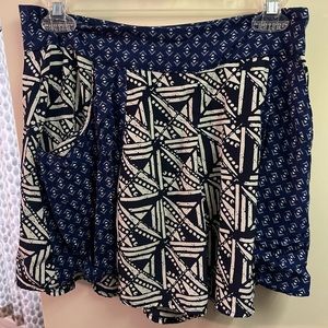 Size M flowy shorts